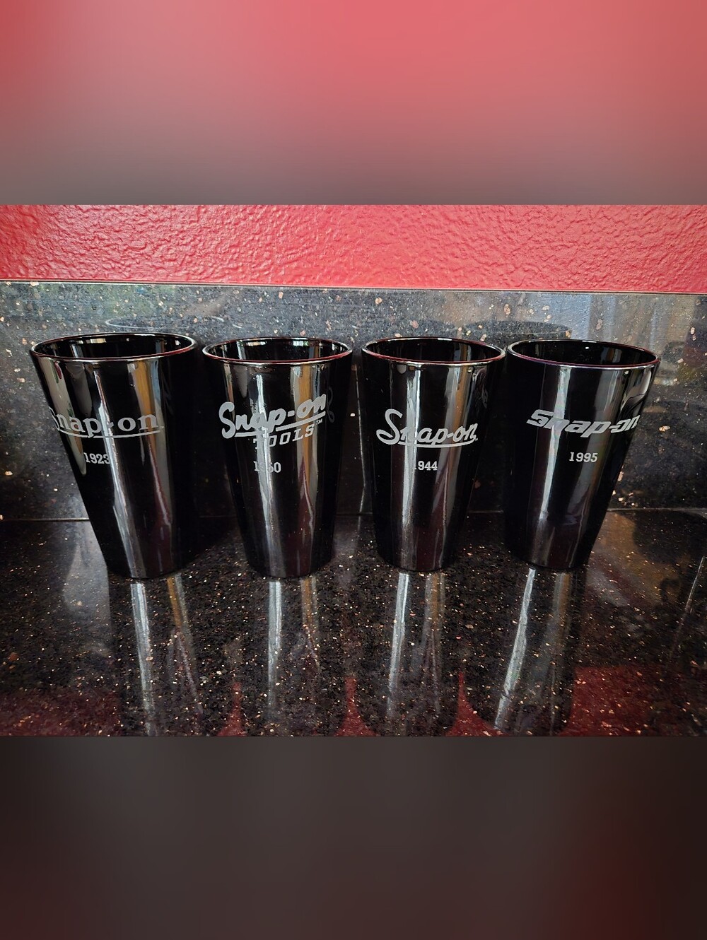 Snap-on Black Logo Pint Glass
